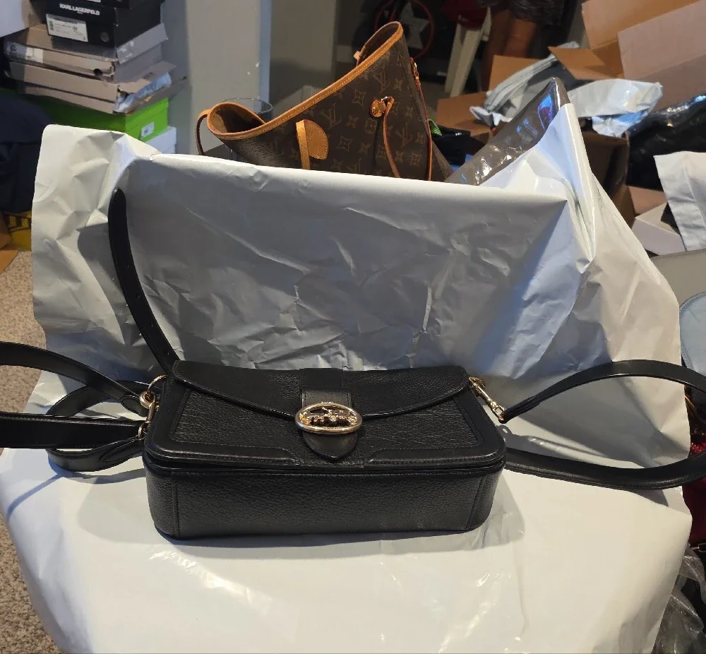 Coach compact shoulder